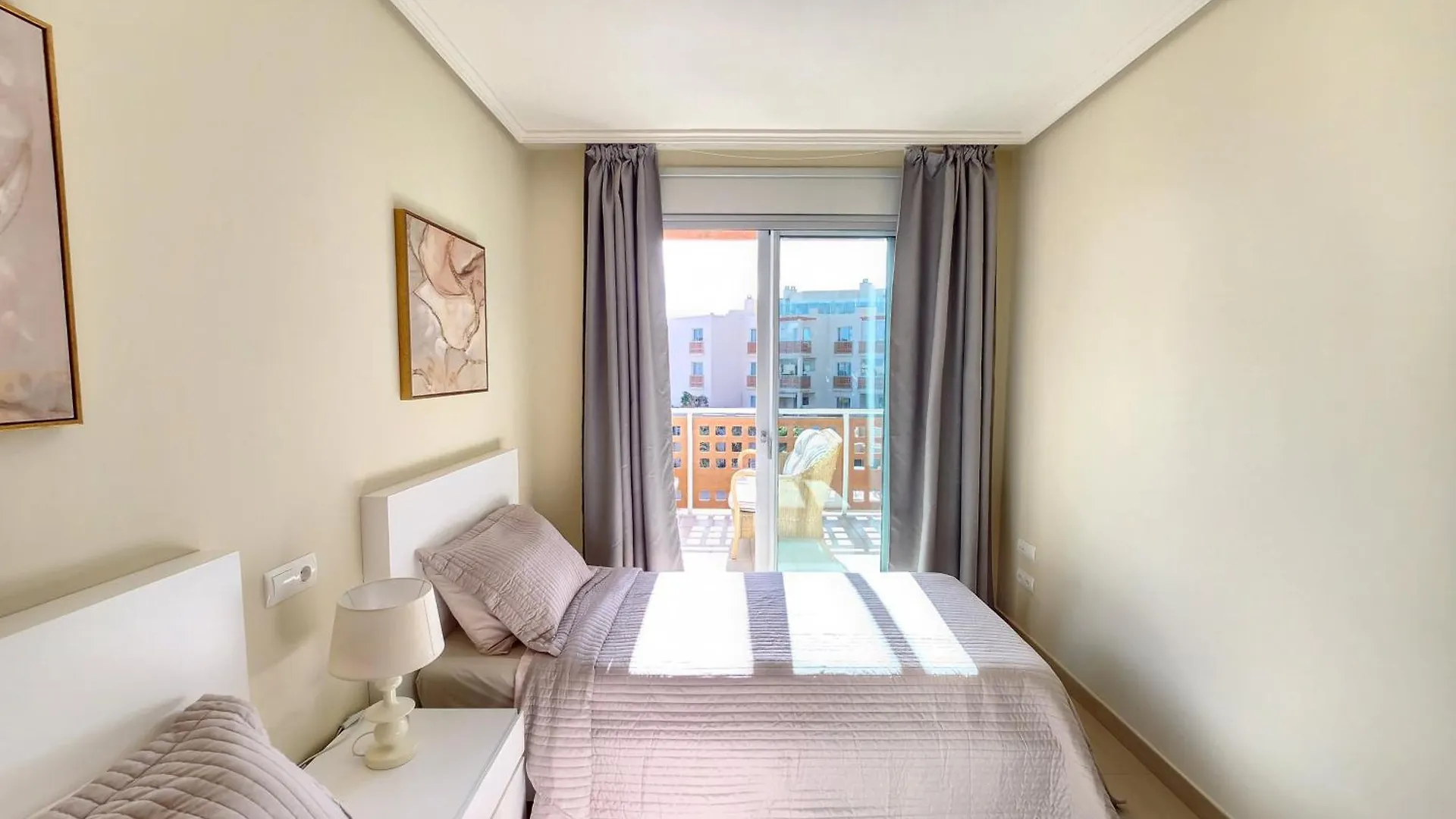 Spacious 2 Bedroom Flat In Playa De La Tejita